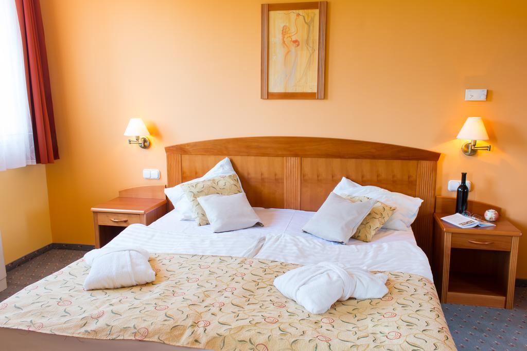 Karos Gold 813 Wellness Apartman Zalakaros Buitenkant foto